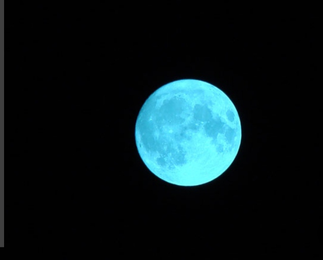 موعد حدوث ظاهرة القمر الازرق العملاق في السعودية